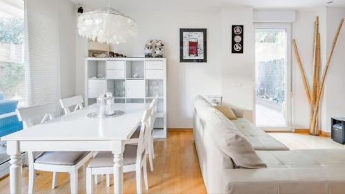 Bonito duplex con piscina en Barcelona&playa in Tiana