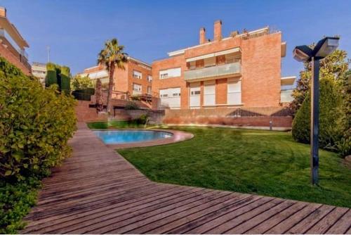 Úszómedence, Bonito duplex con piscina en Barcelona&playa in Tiana