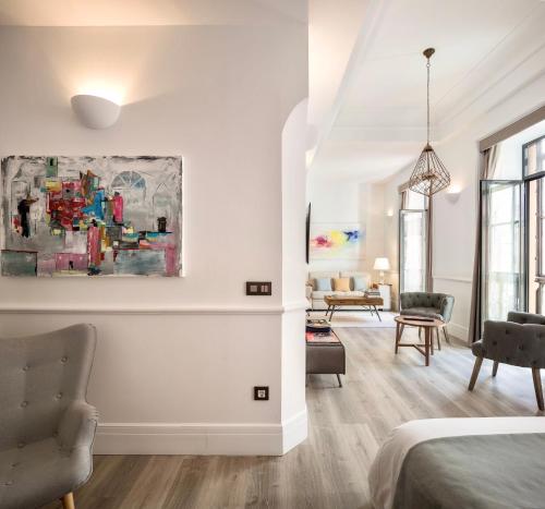 Puerta Catedral Holiday Suites - image 10