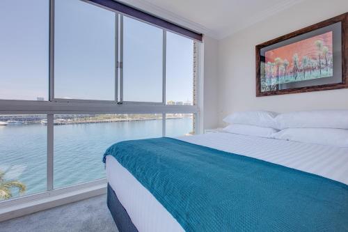 Wake up to Sydney Harbour in Balmain