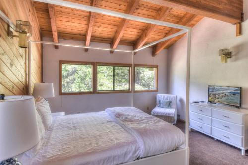 Northwoods Hangout - main image