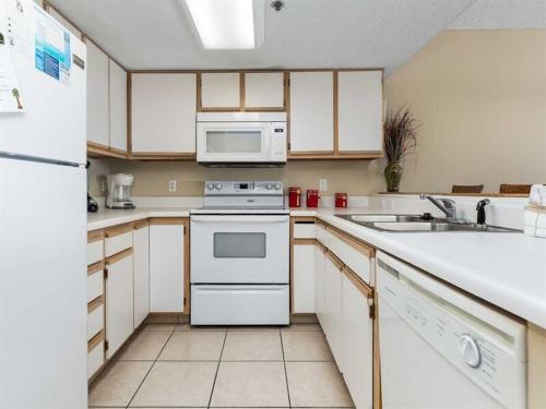 Tropical Winds 203 by Meyer Vacation Rentals - image 4