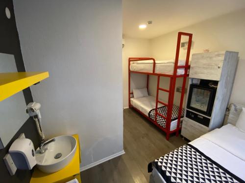 Piano Hotel - image 11