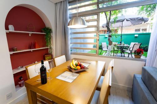 Apartamento com quintal em Alto de Pinheiros, Sao Paulo