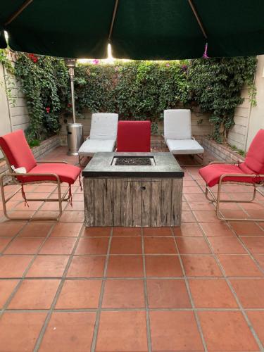 Létesítmények, Lone Oak Lodge in Monterey (Kalifornia)