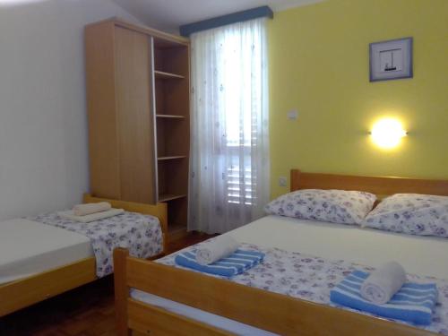 Apartments by the sea Ivan Dolac Hvar - 4584 - image 8