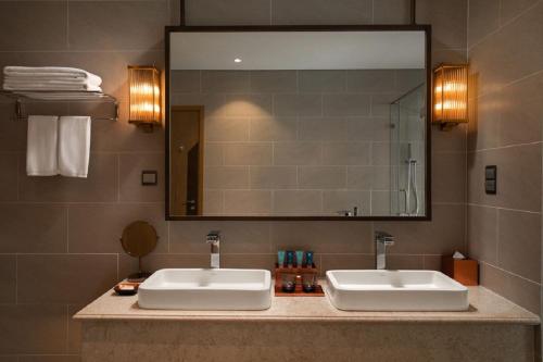 Wyndham Grand KN Paradise Cam Ranh Room Type - Deluxe King Room