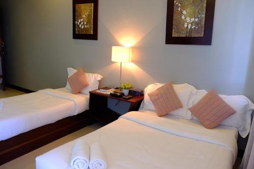 2 twin beds