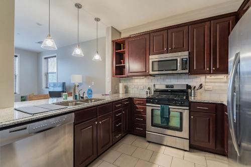 Modern Studio + Fitness Center + Pool - image 7