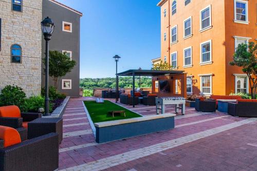 Modern Studio + Fitness Center + Pool