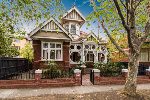 Elwood Eclectic Gem