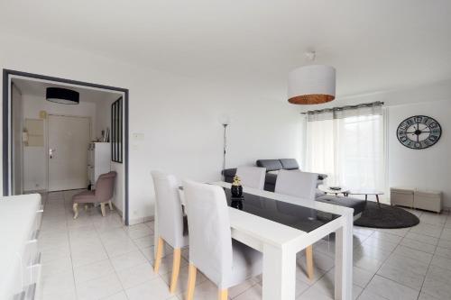 . Beautiful bright flat in Saint-Cyr-sur-Loire