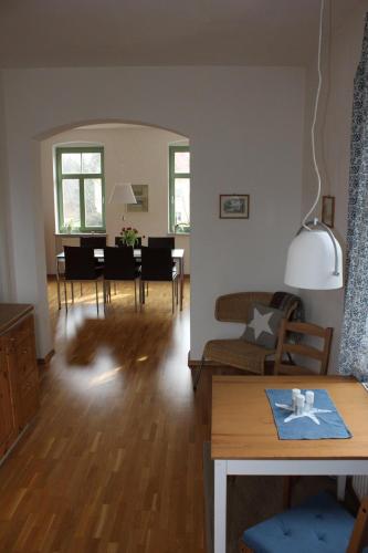 Traumhafte Etagenwohnung in Günderzeitvilla, Drážďany (fotografie 6)