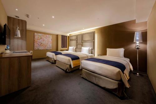 Classic Triple Room image 3