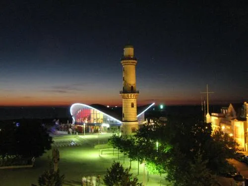 Berringer, Backbord, direkt an der Promenade in Warnemünde, Deutschland