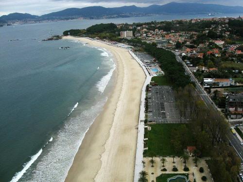 Piso En La Playa Samil 2 C - image 3