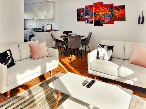 Glen Iris, Quiet Boutique 2 bedroom Netflix, WIFI, Parking, Free Wine in มัลเวิร์น