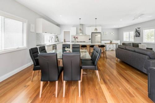 HALE KUPA Rye Beach House Spa Table Tennis