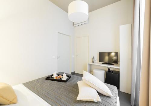 Standard Double Room image 4