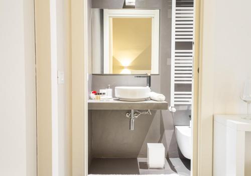 Standard Double Room image 3