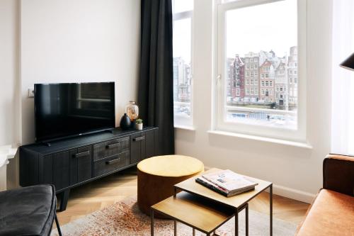 Damrak Short Stay Amsterdam