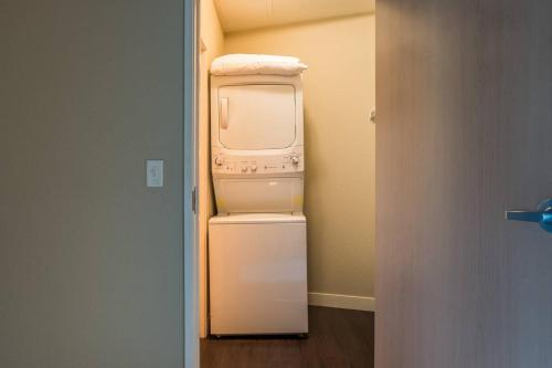Frontdesk Minneapolis Grand Apts Downtown - image 3