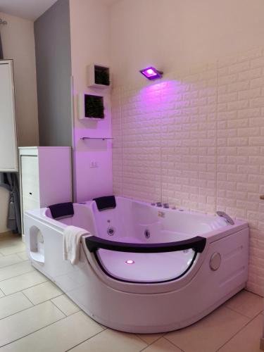 Suite De Gasperi, Naples