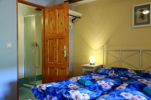 1 queen bed