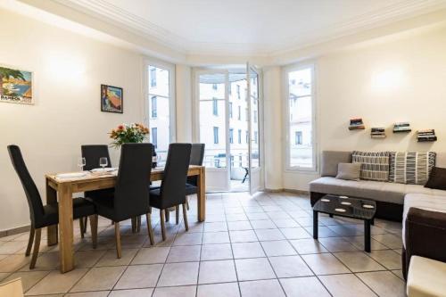 Nice Centre - Apartment with balcony and stunning sea view! - image 11