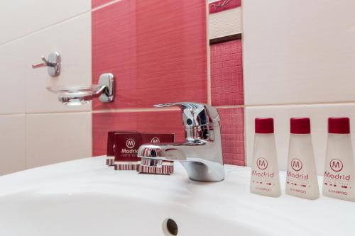 Family Hotel Madrid - image 3