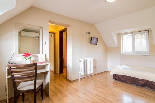 Family Hotel Madrid - image 13
