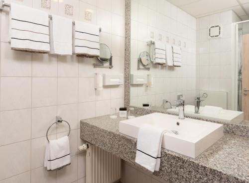 NOVINA HOTEL Südwestpark - image 10
