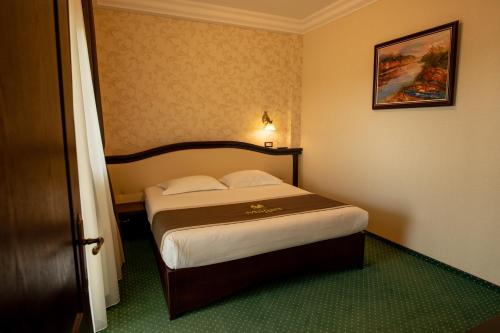 231207866 Magus Hotel