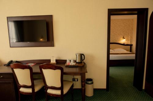 231207890 Magus Hotel