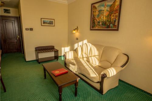 231207912 Magus Hotel