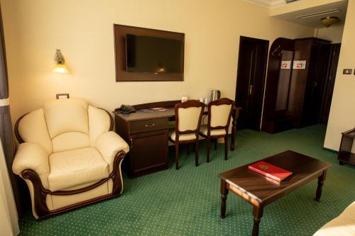 231207940 Magus Hotel