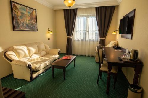 231207995 Magus Hotel