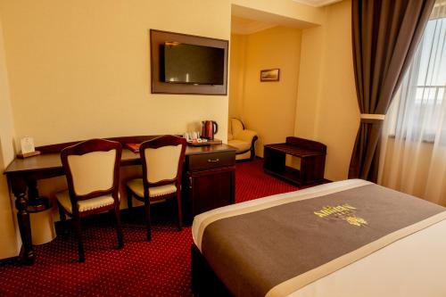 231208482 Magus Hotel