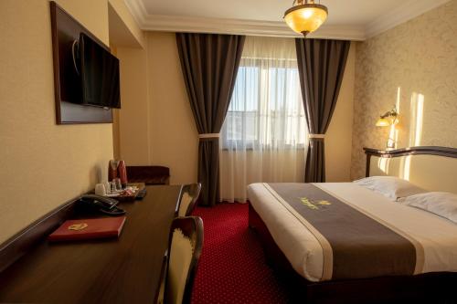 231208502 Magus Hotel