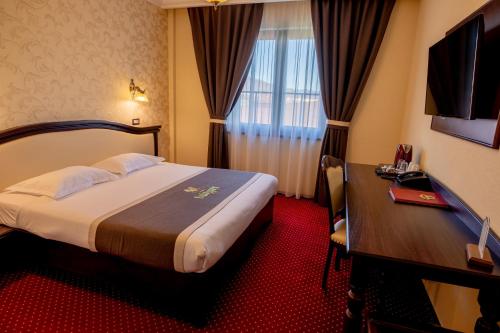 231208818 Magus Hotel