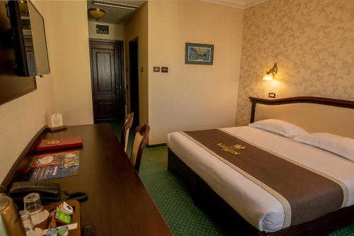 231208920 Magus Hotel