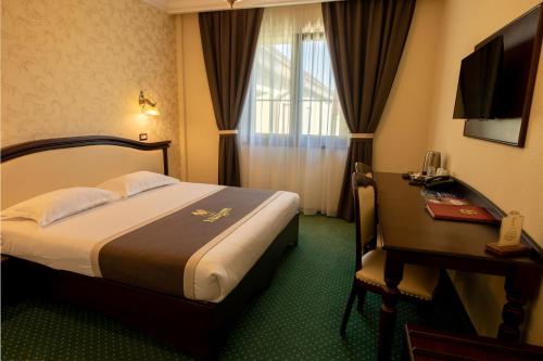 231208985 Magus Hotel
