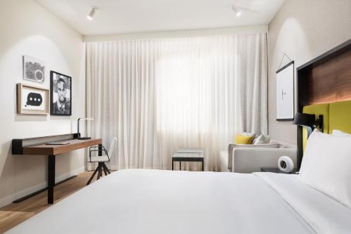 1 king bed, 1 sofa bed