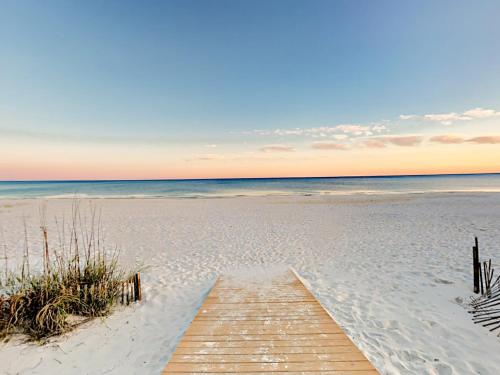 Updated Beach Cottage with Pools - Walk to Waves! cabin - image 8