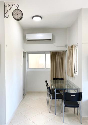 Superior One-Bedroom Apartment with Sea View - 210 Hayarkon Street image 10