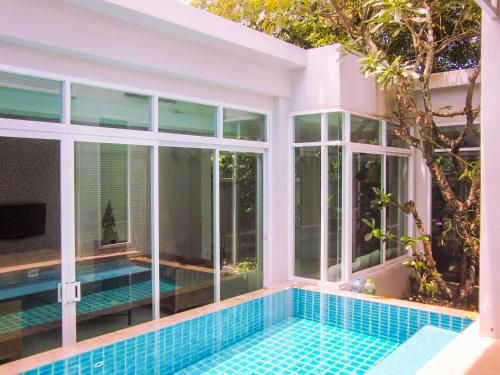 4 bedroom villa in Nai Harn area by Buena Vida Phuket 4 bedroom villa in Nai Harn area by Buena Vida Phuket