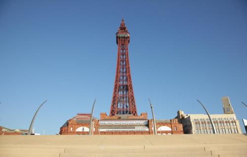 Winter Gardens Service Apartments 2 by Blackpool Service Apartments 3