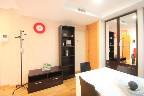 Studio Apartment image 4