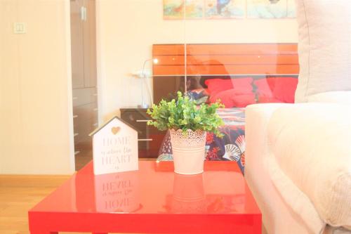 Studio Apartment image 2