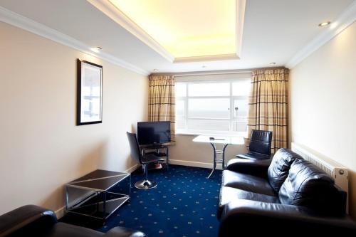 Queens Mansions: Clitheroe Suite